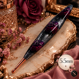🖤🌹 Petals After Dark – Handmade Resin Crochet Hook 🌹🖤 5.5mm